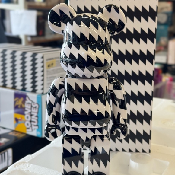 Mint Designs Bearbrick 400% Figure